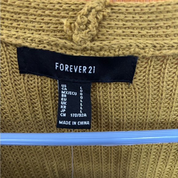 Forever 21 Women's Sweater - Picture 3 of 4